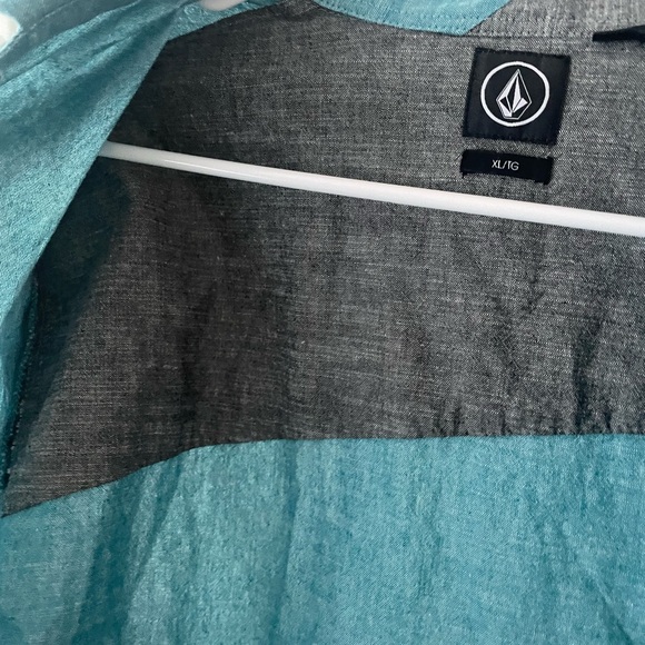 Volcom men’s button down - Picture 9 of 9